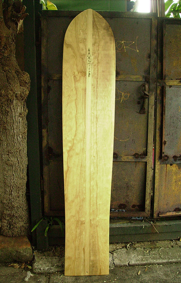 7'4" Alaia in Paulownia, finished in natural oil. Subtle rolled deck. Bottom has a subtle hull through first 2' which then blends into a single concave to the tail.