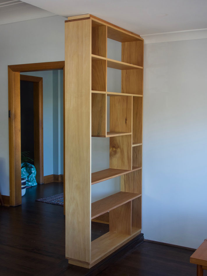 Room-divider shelves